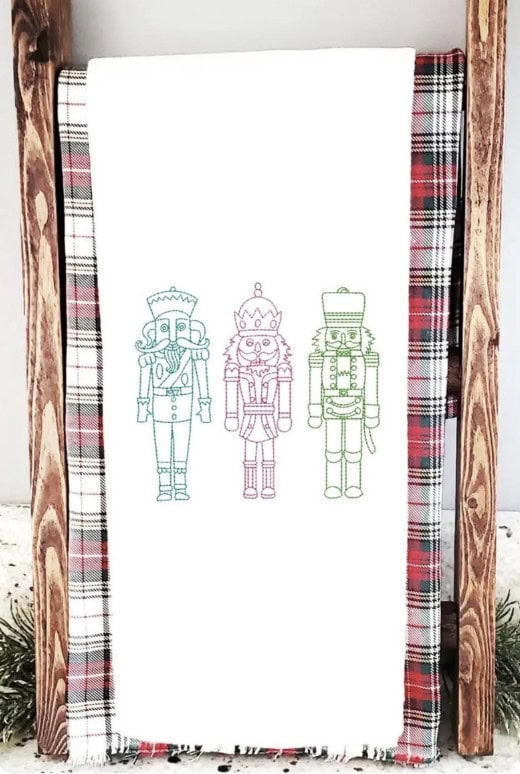 Holiday Kitchen Linens That Pop